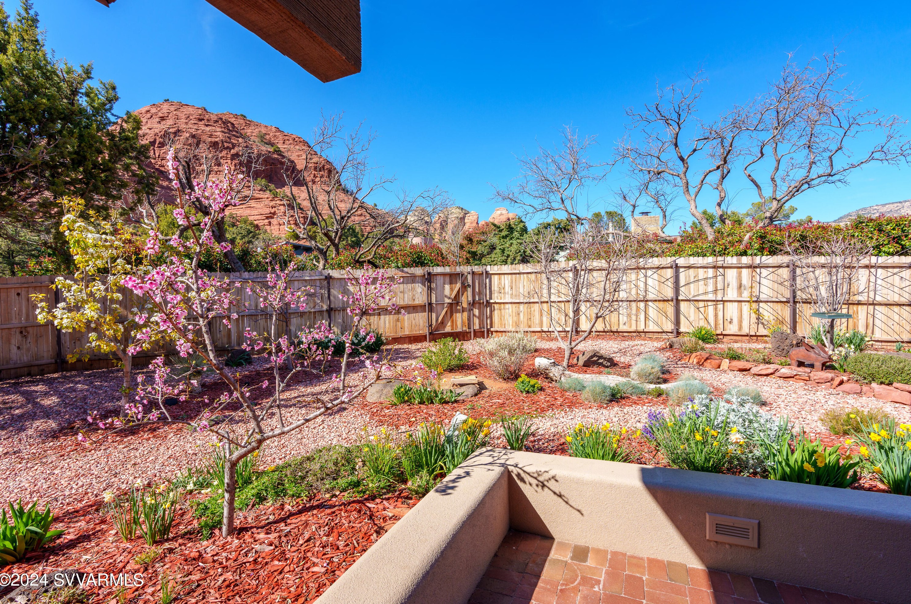 750 Mtn Shadows Dr, Sedona AZ 86336-3928 exterior