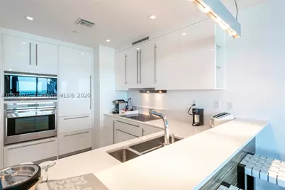 2201 Collins #828, Miami Beach, FL 33139 - Photo 27