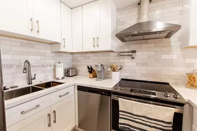 300 Oregon #204, Hollywood, FL 33019 - Photo 11