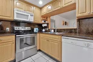 3401 N Country Club, Aventura, FL 33180 - Photo 5