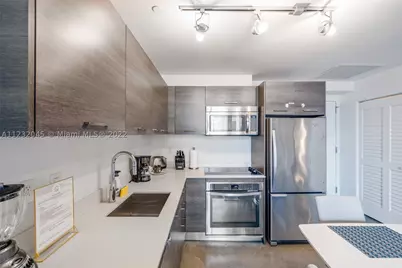 151 SE 1st #809, Miami, FL 33131 - Photo 17