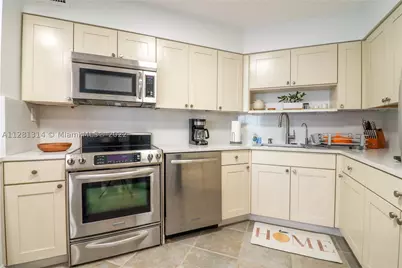 5161 Collins #404, Miami Beach, FL 33140 - Photo 17