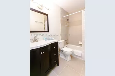 951 Washington, Hollywood, FL 33019 - Photo 13