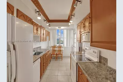 18051 Biscayne #304, Aventura, FL 33160 - Photo 9