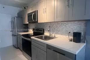 100 Lincoln, Miami Beach, FL 33139 - Photo 3
