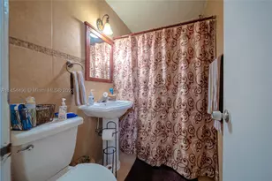 925 E 29th, Hialeah, FL 33013 - Photo 11