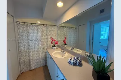 9201 Collins #1023, Surfside, FL 33154 - Photo 15