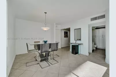 5005 Collins #725, Miami Beach, FL 33140 - Photo 11