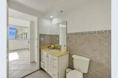 5005 Collins #725, Miami Beach, FL 33140 - Photo 19