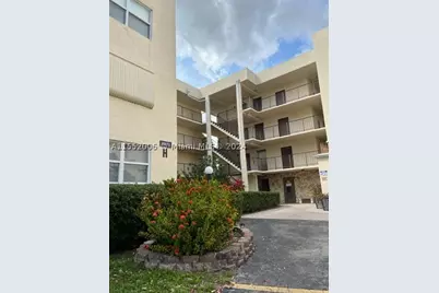 2871 Somerset #218, Lauderdale Lakes, FL 33311 - Photo 3