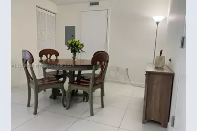31 SE 6th #1606, Miami, FL 33131 - Photo 9