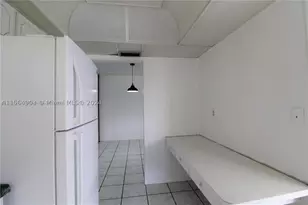 580 Egret, Hallandale, FL 33009 - Photo 29