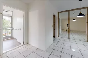 580 Egret, Hallandale, FL 33009 - Photo 17