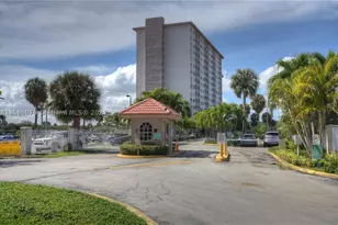 400 Kings Point, Sunny Isles Beach, FL 33160 - Photo 21