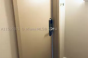 18683 Collins, Sunny Isles Beach, FL 33160 - Photo 35