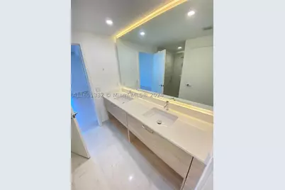 16385 Biscayne #2421, North Miami Beach, FL 33160 - Photo 13