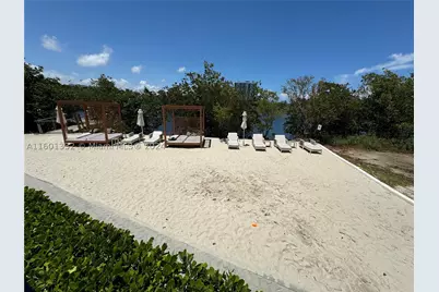 16385 Biscayne #2421, North Miami Beach, FL 33160 - Photo 39