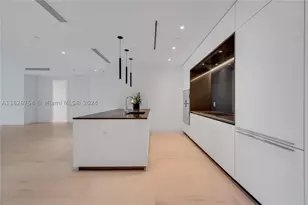 300 Biscayne Blvd, Miami, FL 33131 - Photo 13
