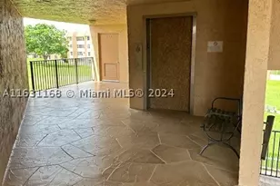 10101 Sunrise Lakes, Sunrise, FL 33322 - Photo 13