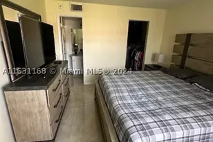 10101 Sunrise Lakes, Sunrise, FL 33322 - Photo 7