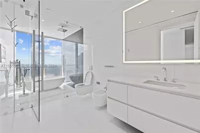 300 Biscayne Blvd #3201, Miami, FL 33131 - Photo 13