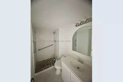 5555 Collins #8Z, Miami Beach, FL 33140 - Photo 11