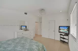 1910 N Hibiscus, North Miami, FL 33181 - Photo 23