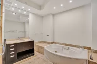 18201 Collins, Sunny Isles Beach, FL 33160 - Photo 37