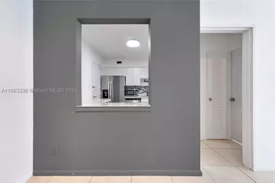5151 Collins #925, Miami Beach, FL 33140 - Photo 9