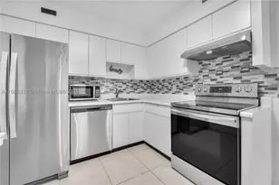 5151 Collins, Miami Beach, FL 33140 - Photo 11