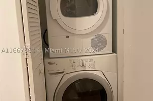 300 S Biscayne, Miami, FL 33131 - Photo 11