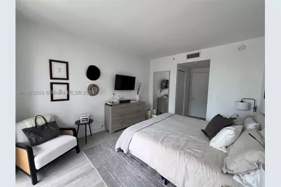 55 SW 9th #1604, Miami, FL 33130 - Photo 5
