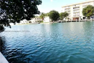 1201 Marseille, Miami Beach, FL 33141 - Photo 25