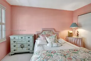 450 Paradise Isle, Hallandale Beach, FL 33009 - Photo 35