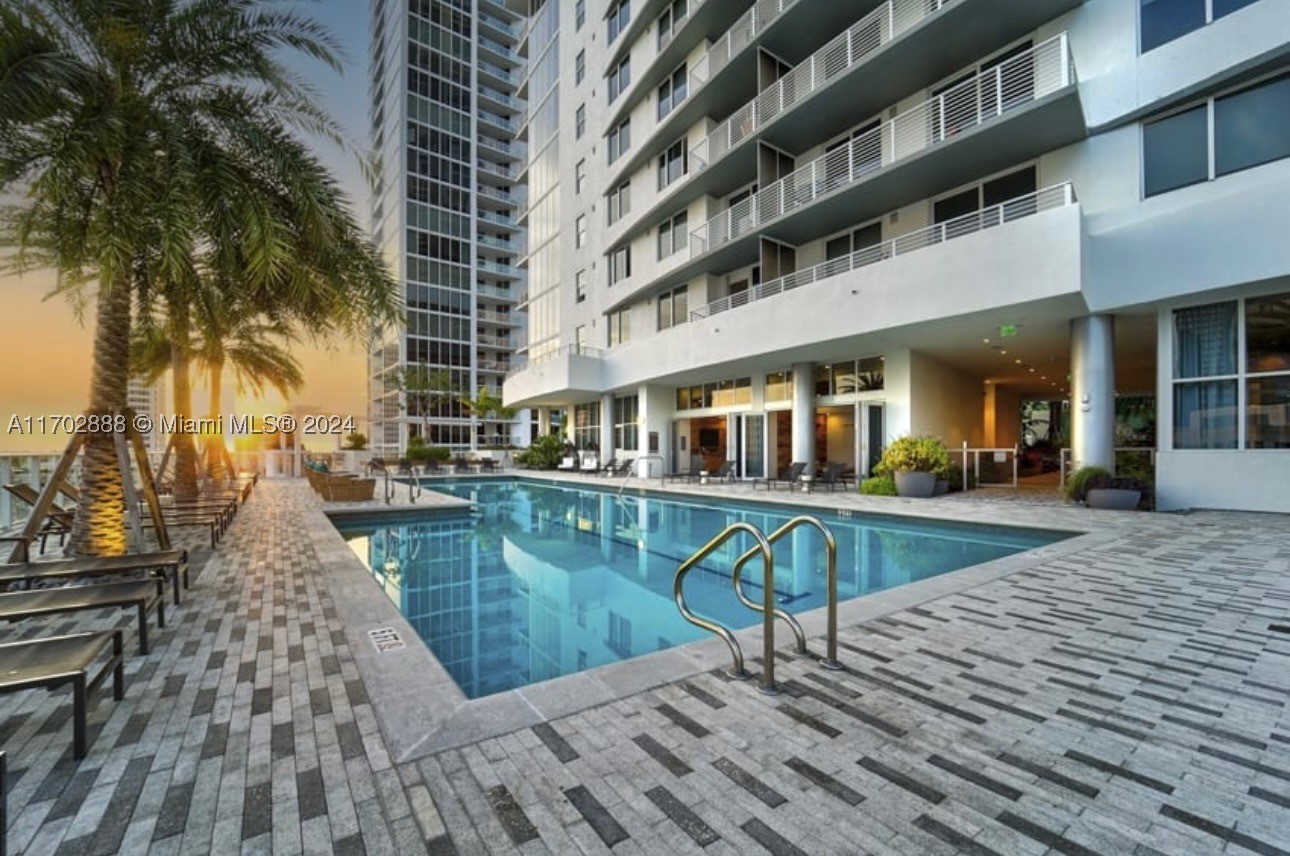 215 N New River Dr E #1050 main architectural view