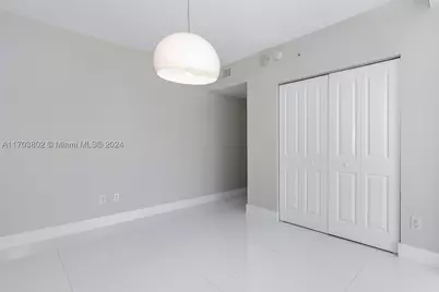 400 Sunny Isles #919, Sunny Isles Beach, FL 33160 - Photo 29