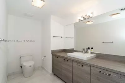 400 Sunny Isles #919, Sunny Isles Beach, FL 33160 - Photo 15