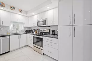 711 S Hollybrook, Pembroke Pines, FL 33025 - Photo 5
