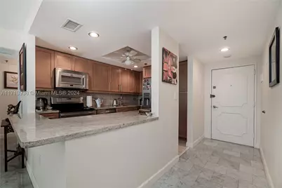 20515 E Country Club #1048, Aventura, FL 33180 - Photo 15