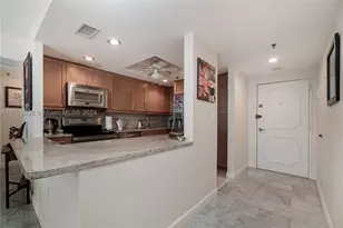20515 E Country Club, Aventura, FL 33180 - Photo 15