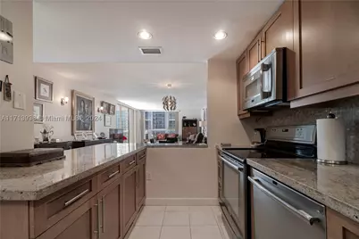 20515 E Country Club #1048, Aventura, FL 33180 - Photo 13
