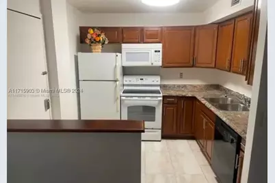 6700 Cypress #512, Plantation, FL 33317 - Photo 3