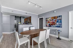 325 S Biscayne, Miami, FL 33131 - Photo 11