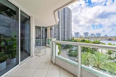 21205 Yacht Club #805, Aventura, FL 33180 - Photo 13