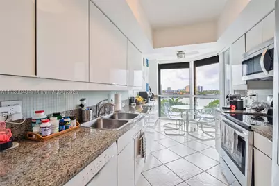 21205 Yacht Club #805, Aventura, FL 33180 - Photo 9