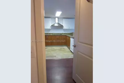 170 SE 14th #2306, Miami, FL 33131 - Photo 5