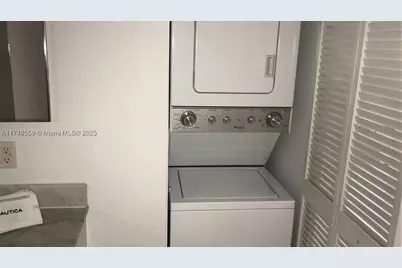 1200 Brickell Bay #3924, Miami, FL 33131 - Photo 15