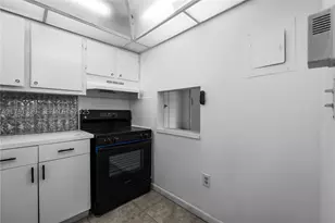 8450 Sunrise Lakes, Sunrise, FL 33322 - Photo 9