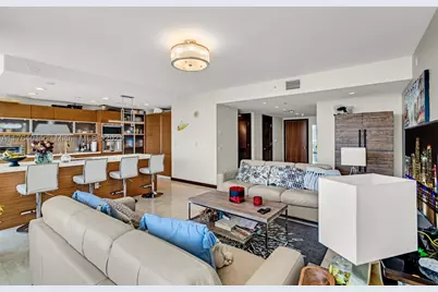 5875 Collins #1704, Miami Beach, FL 33140 - Photo 9