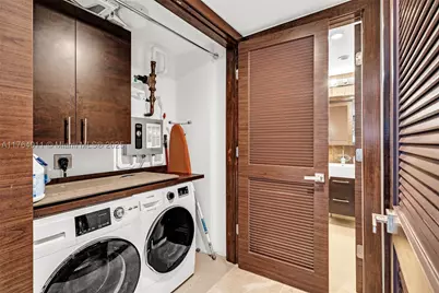 5875 Collins #1704, Miami Beach, FL 33140 - Photo 13